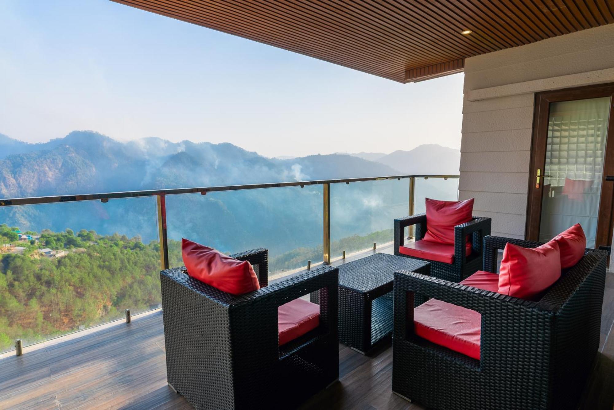 The Manor Luxury Apartments, Shimla Mashobra Exteriör bild